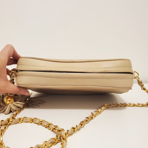 CHANEL VINTAGE CAMERA BAG (100% authentic) - Picture 5 of 12